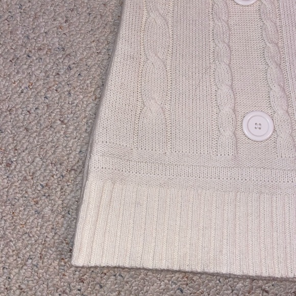 Sleeveless Turtleneck Sweater - Picture 4 of 5